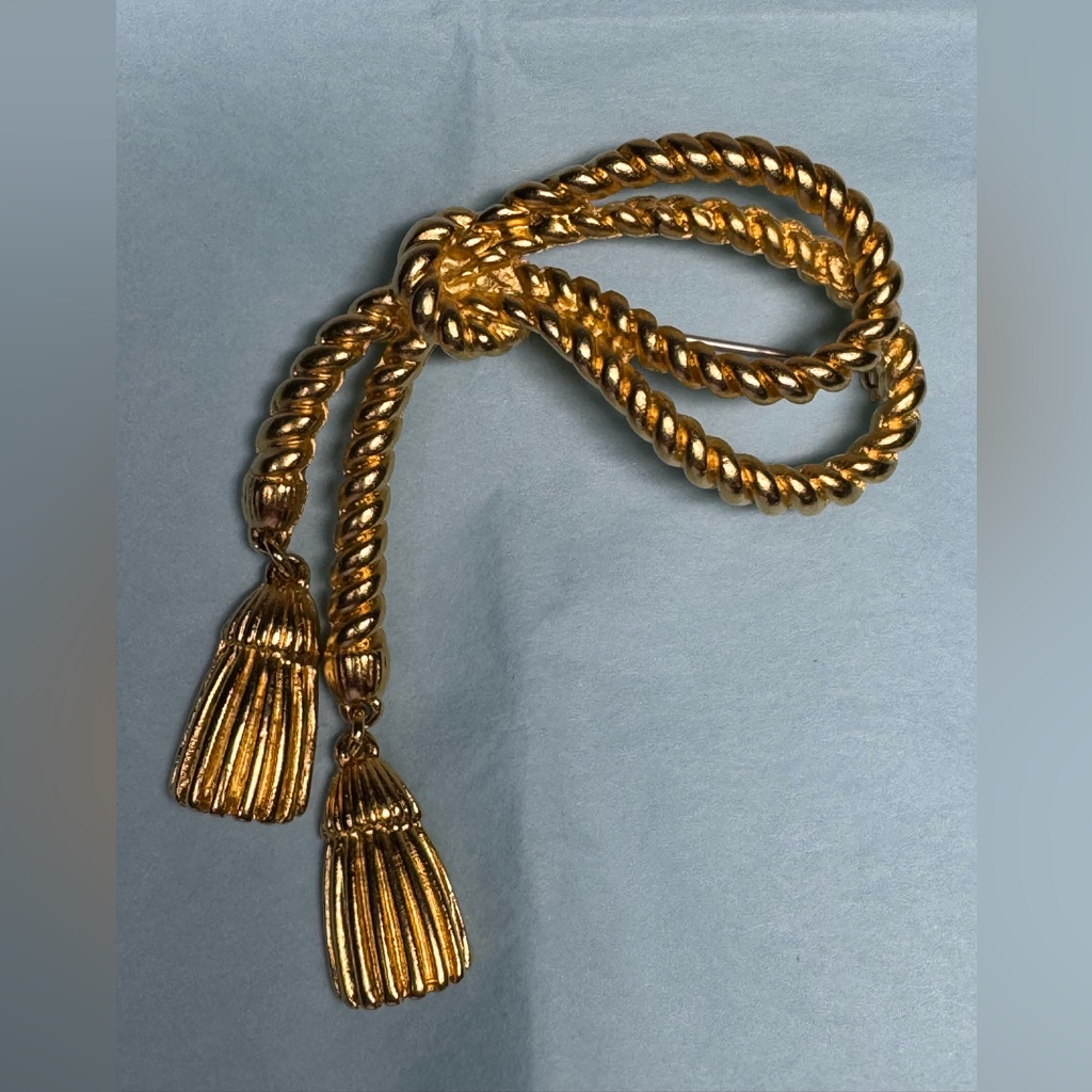 Gold Tone Twisted Rope Brooch With Tassels